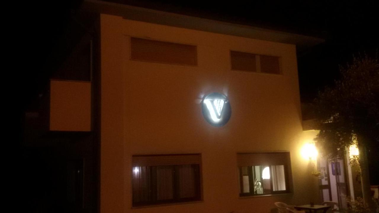 Hotel Le Vigne Contigliano Exteriör bild